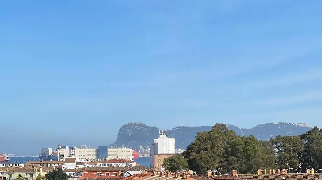 Apartamento En Zona Playa Con Vistas A La Bahia 阿尔赫西拉斯
